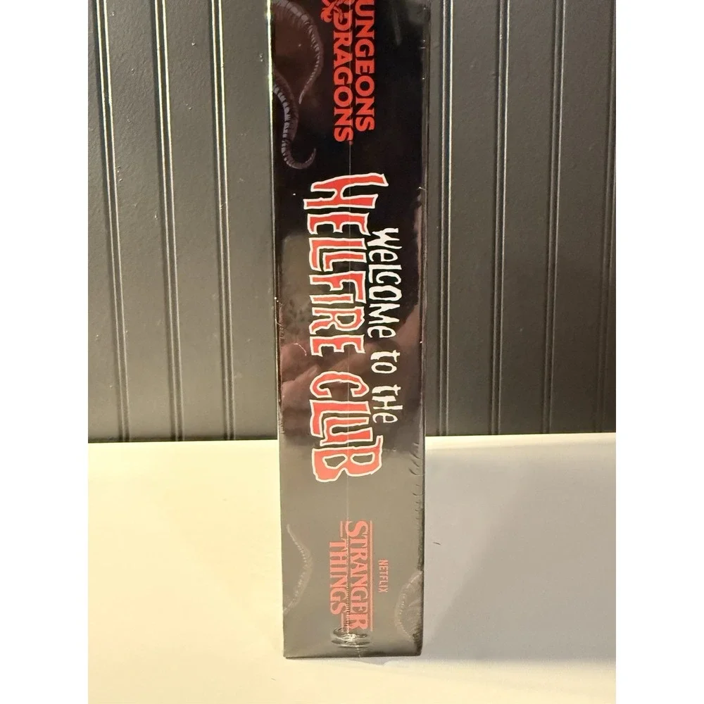 Dungeons and Dragons:  Welcome to the Hellfire Club - Stranger Things  - NEW